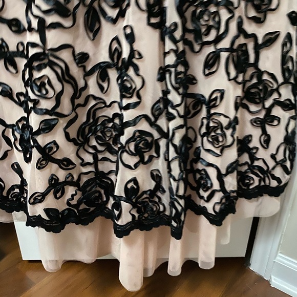 Clothing - Picture 4 of 5